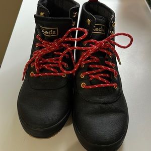 Women's Scout Boot Water-Resistant Canvas Rain Boot, Size 10M Black Red and Gold